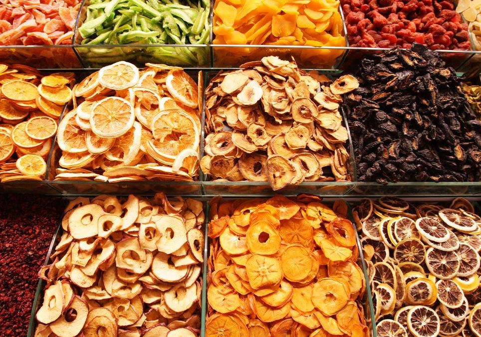 Як зберігати сушені продукти в дегідраторі правильно: Скляні банки, вакуумні упаковки та альтернативні методи